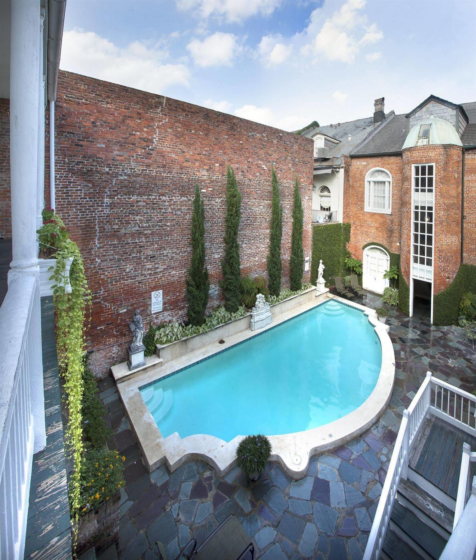 Chateau Hotel New Orleans Exterior photo