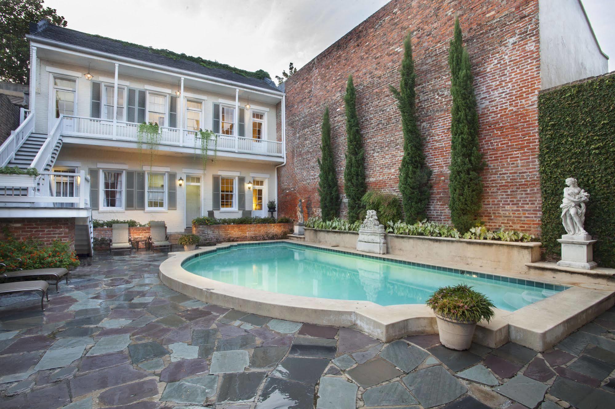 Chateau Hotel New Orleans Exterior photo